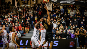 Raijon Kelly inscrit le panier qui scelle la victoire du LMB