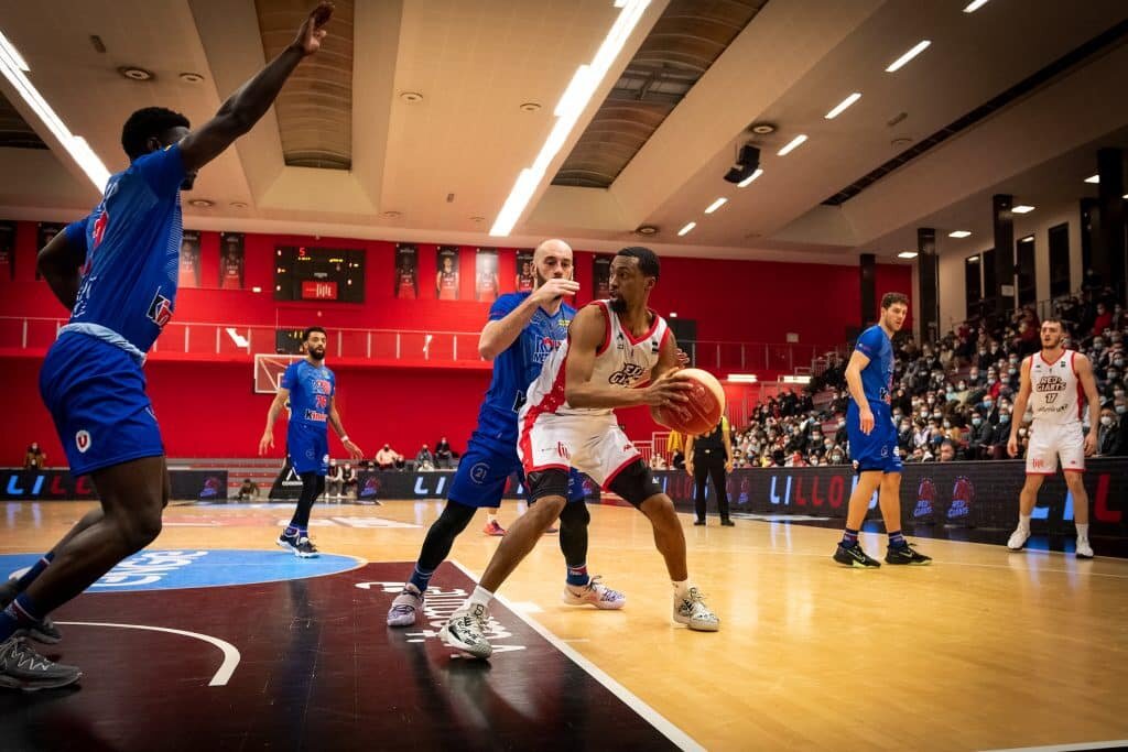 Halvine Dzellat au duel de l'entre-deux