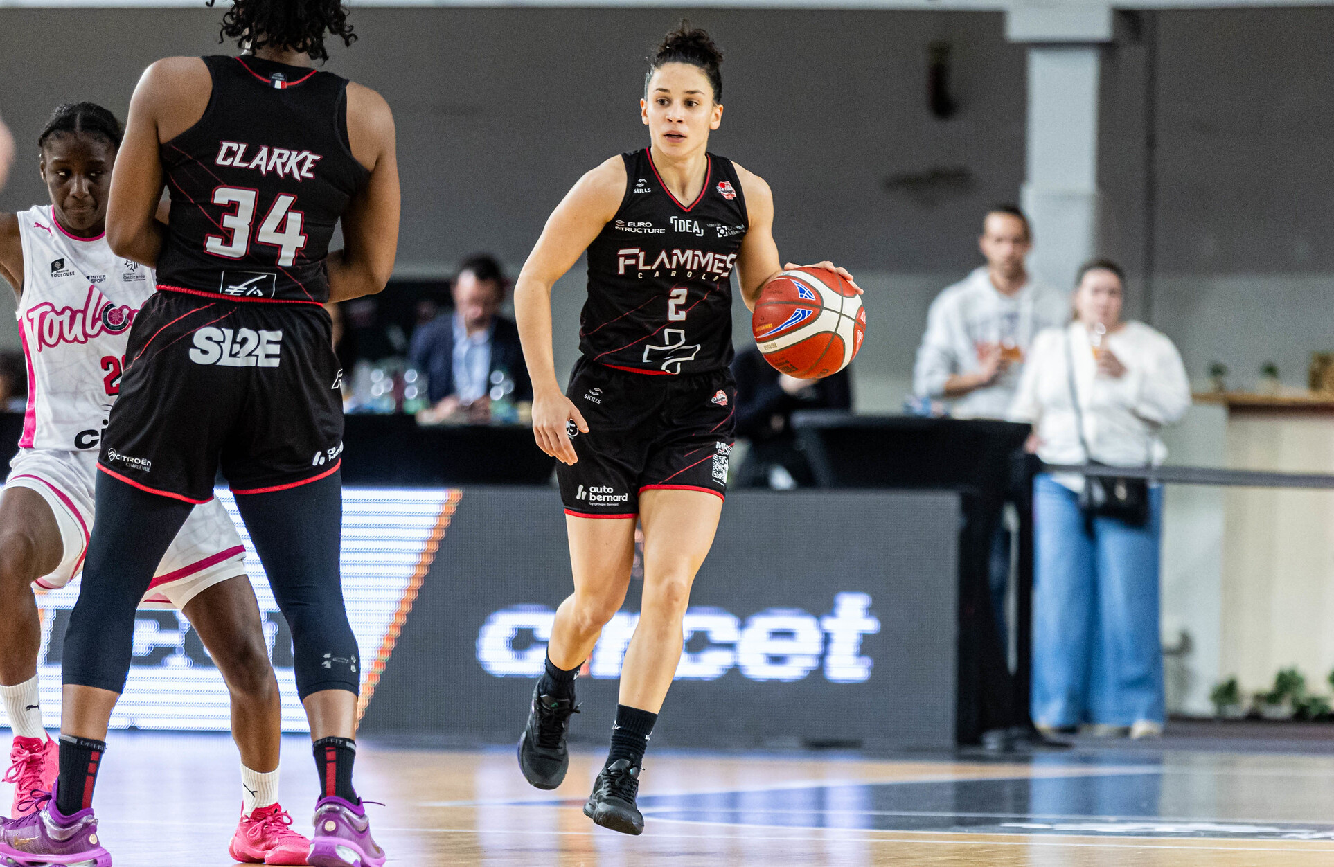 Coline Franchelin flambe encore, Montpellier s'offre Bourges dans le choc de la 2e journée de Boulangère Wonderligue !