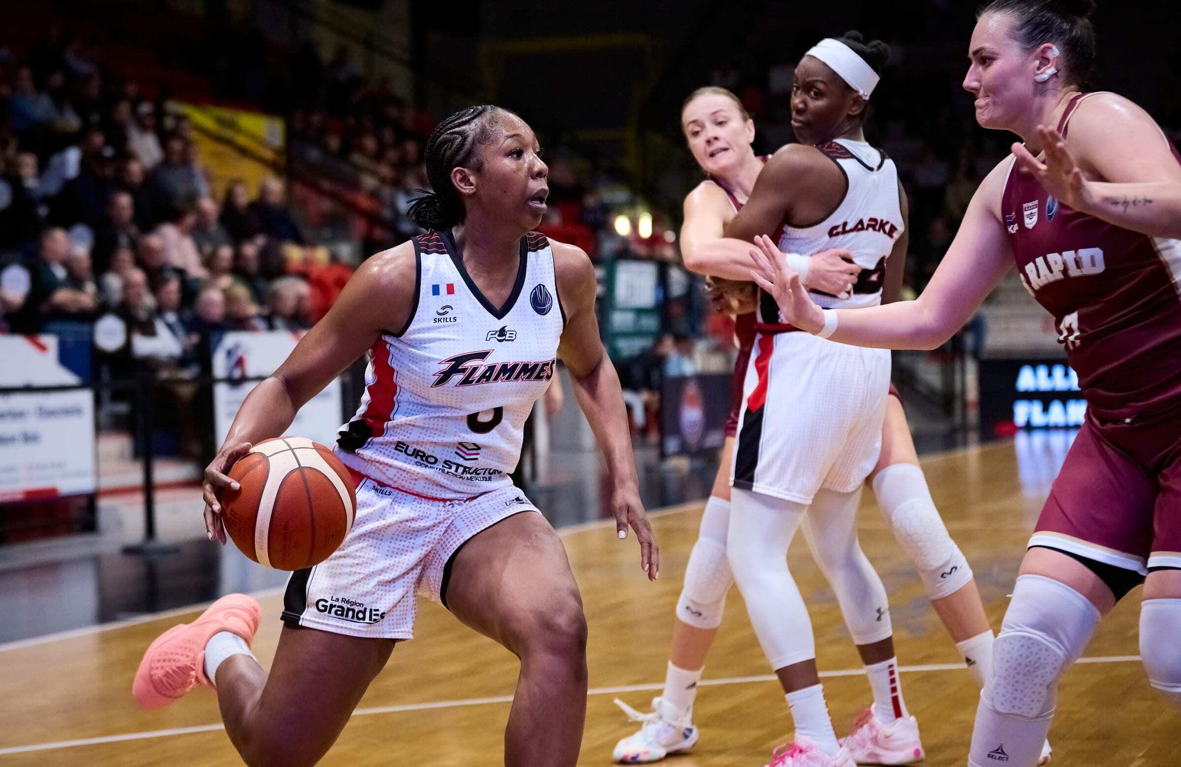 Carton des Flammes Carolo, Basket Landes perd sur le fil ses retrouvailles avec Saragosse, Bourges subit la loi de Prague