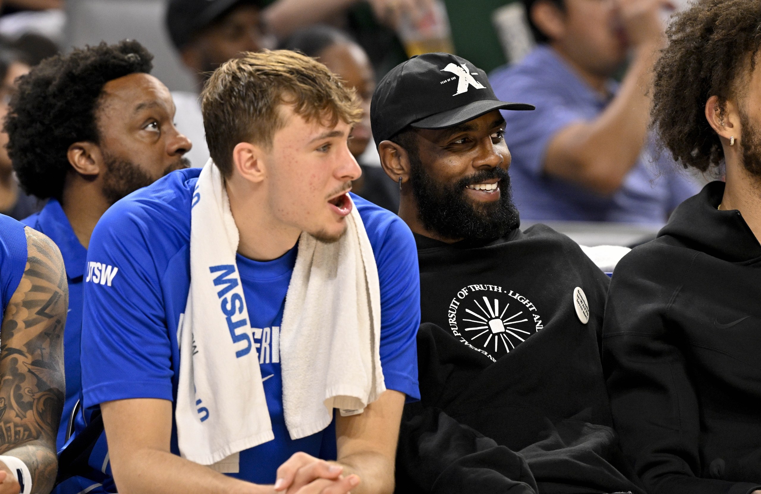 Kyrie Irving déjà fan de Cooper Flagg : « Il est capable de diriger une équipe »