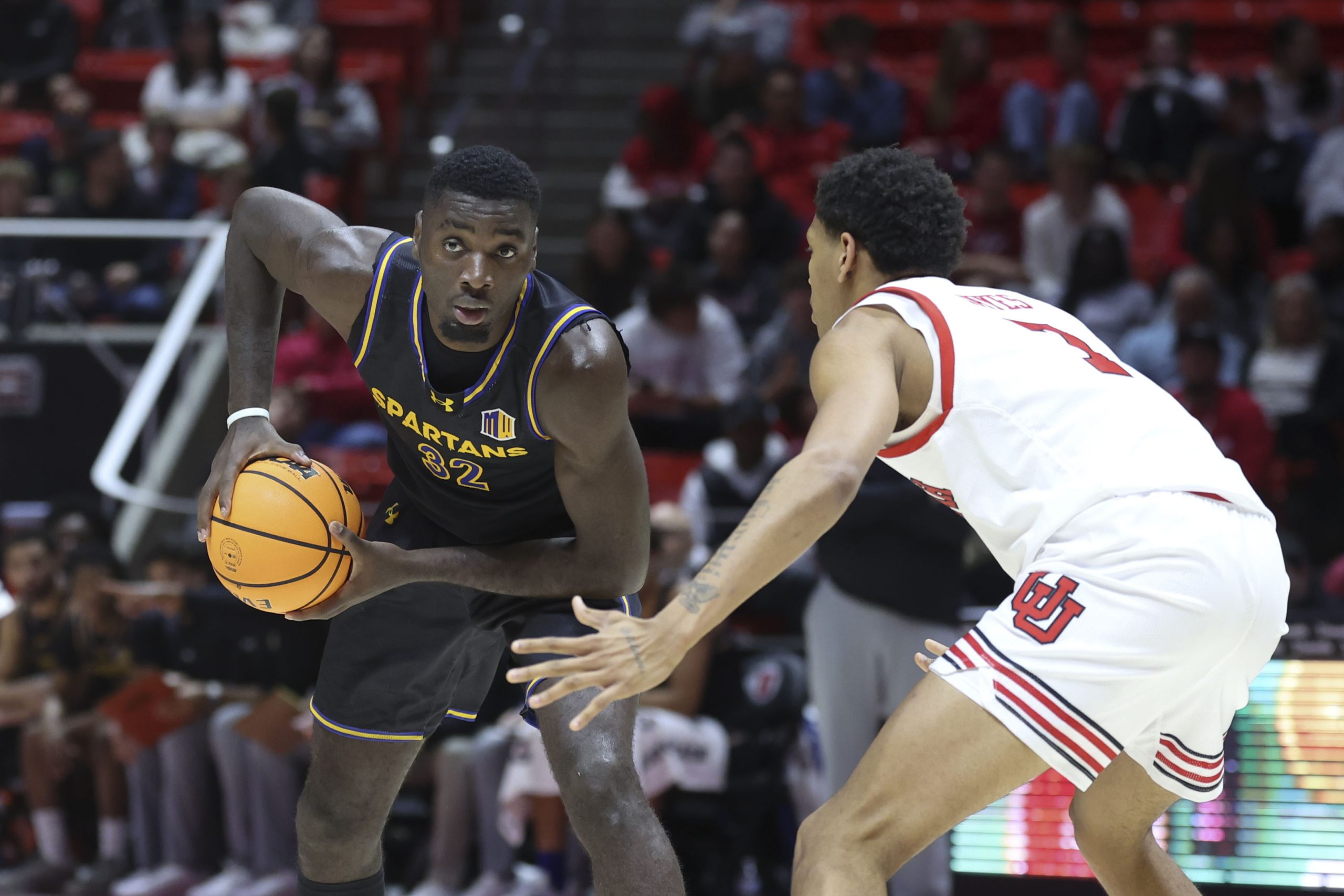 Revenu de NCAA, Yaphet Moundi s’entraîne avec une équipe de Betclic ELITE