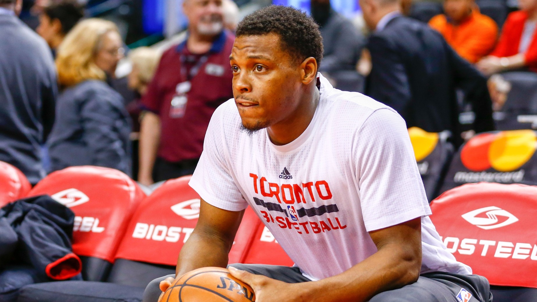 Maillot retiré, statue… : Kyle Lowry officiellement retraité sous le maillot des Raptors